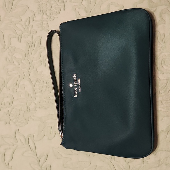 kate spade Handbags - Kate Spade New York Chelsea Medium Wristlet Pouch in Dark Green